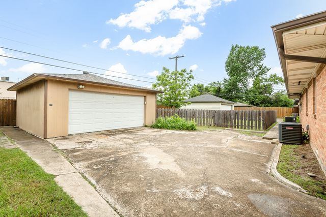 11038 Wyatt Street, Dallas, TX 75218