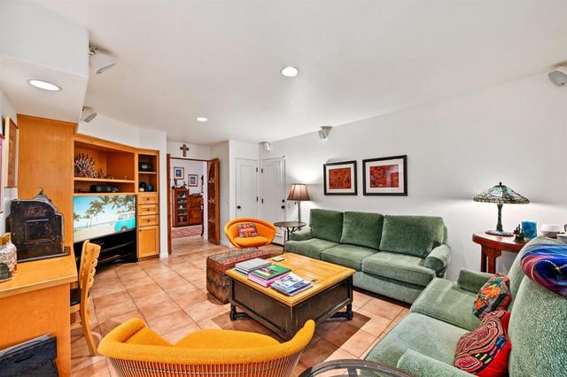 7215 Daffodil Pl, Carlsbad, CA 92011