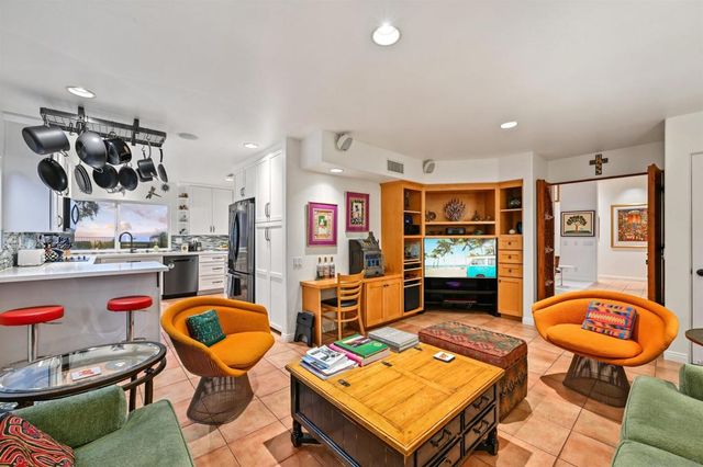 7215 Daffodil Pl, Carlsbad, CA 92011