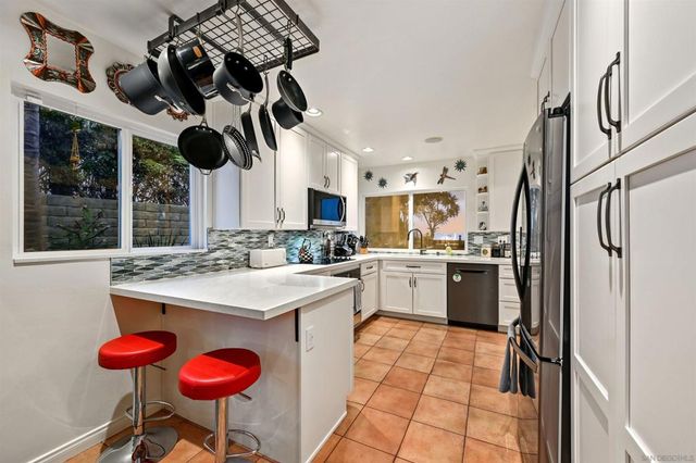 7215 Daffodil Pl, Carlsbad, CA 92011