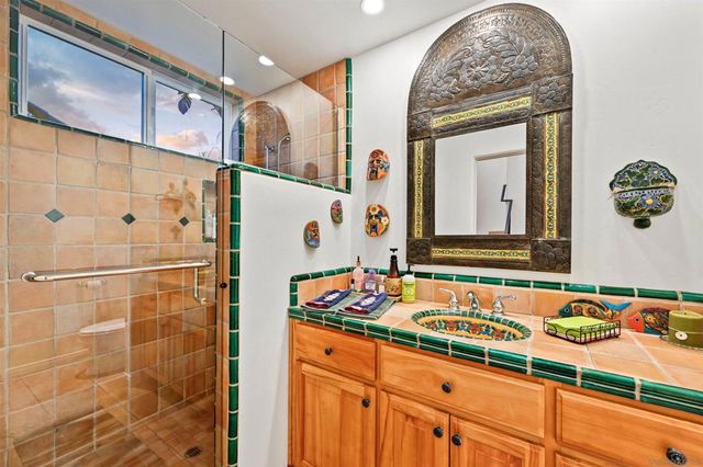 7215 Daffodil Pl, Carlsbad, CA 92011