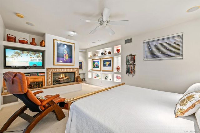 7215 Daffodil Pl, Carlsbad, CA 92011