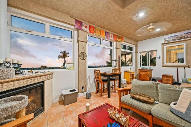 7215 Daffodil Pl, Carlsbad, CA 92011