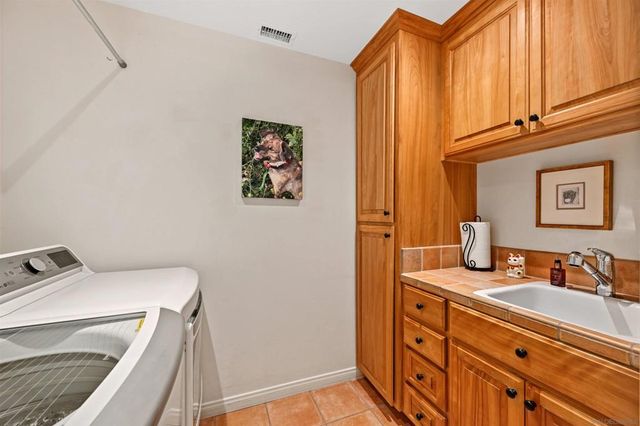 7215 Daffodil Pl, Carlsbad, CA 92011