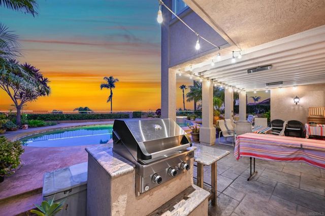 7215 Daffodil Pl, Carlsbad, CA 92011