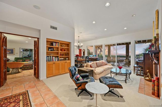 7215 Daffodil Pl, Carlsbad, CA 92011