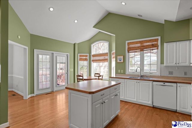1614 WestView Dr, Florence, SC 29501