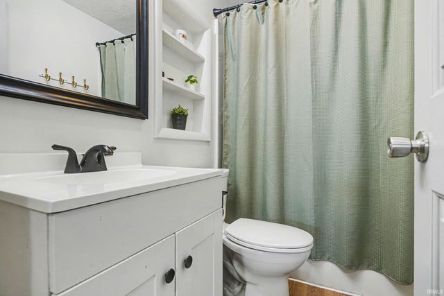 2500 Riverview Pl, Elkhart, IN 46516