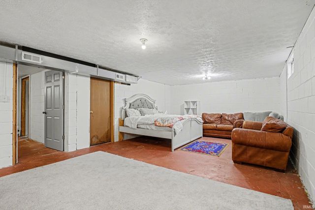 2500 Riverview Pl, Elkhart, IN 46516