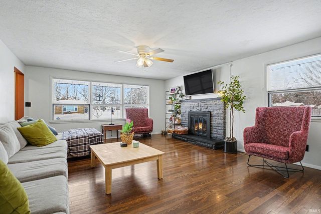 2500 Riverview Pl, Elkhart, IN 46516