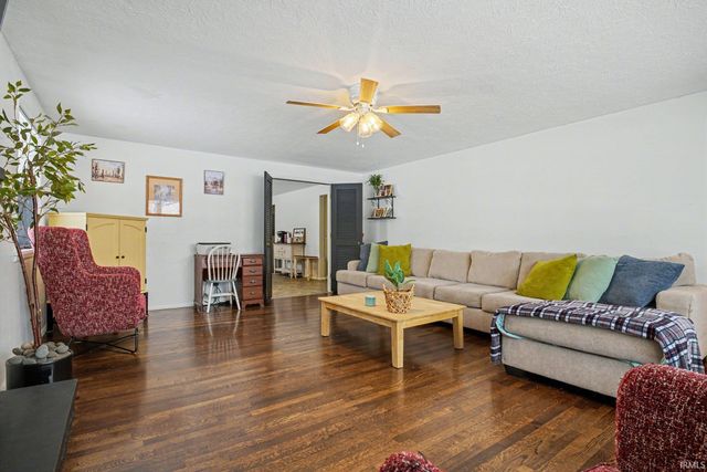 2500 Riverview Pl, Elkhart, IN 46516