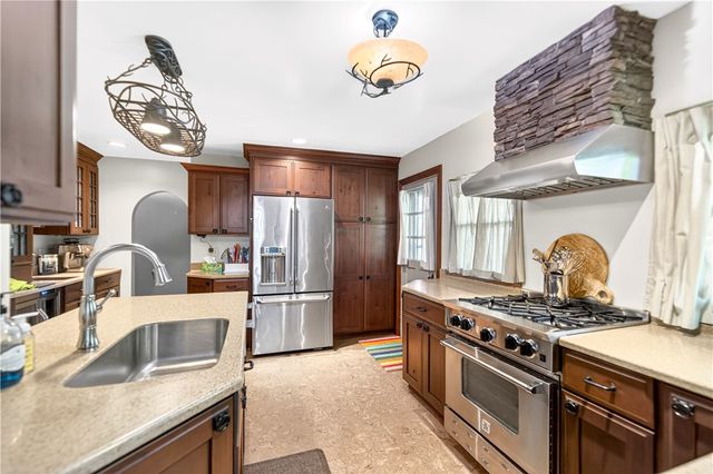1260 Harvey Run Rd, Freedom, PA 15042