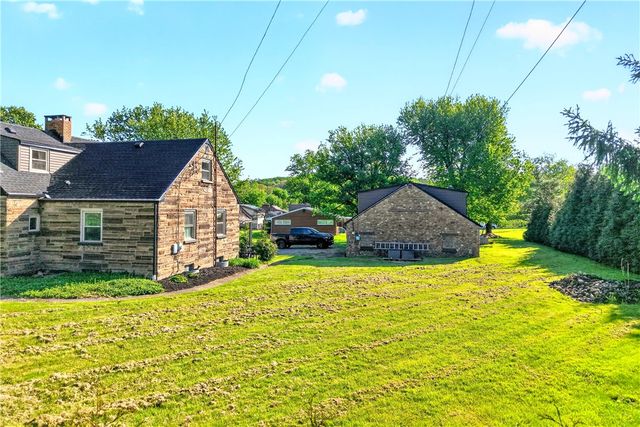 1260 Harvey Run Rd, Freedom, PA 15042