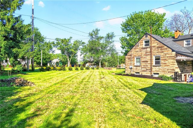 1260 Harvey Run Rd, Freedom, PA 15042