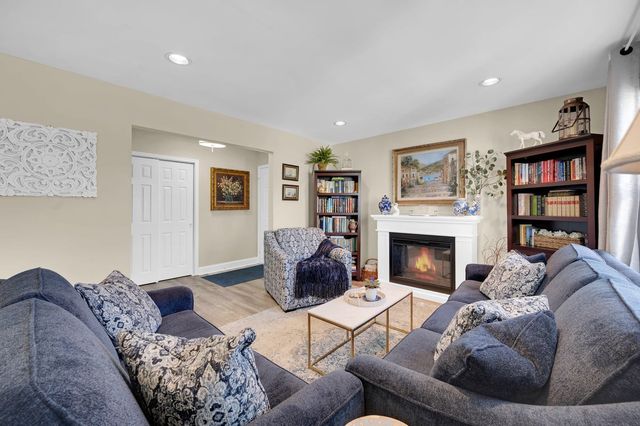 42 Yorkshire Drive B, Monroe, NJ 08831