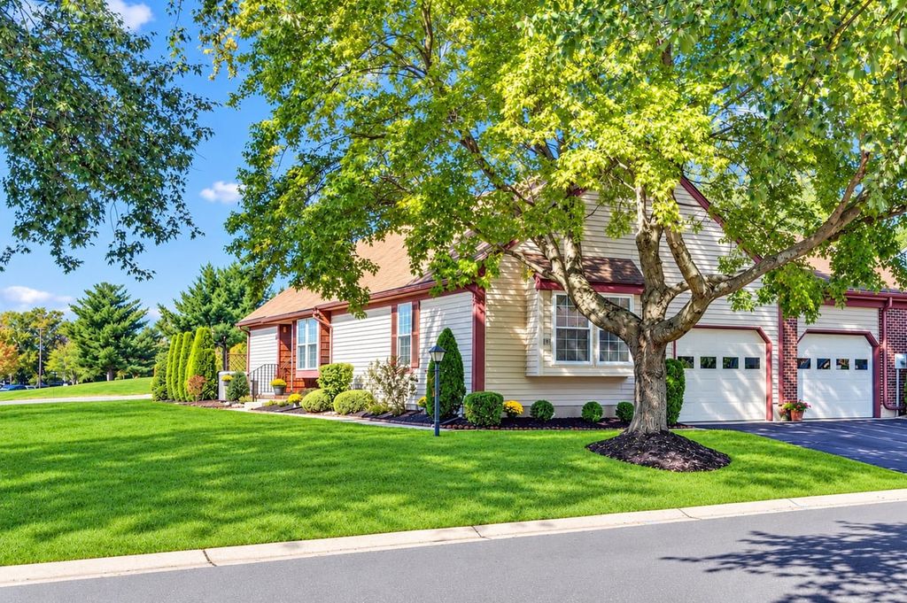 42 Yorkshire Drive B, Monroe, NJ 08831