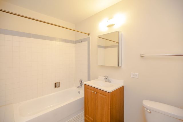 4752 S Wabash Avenue 106, Chicago, IL 60615