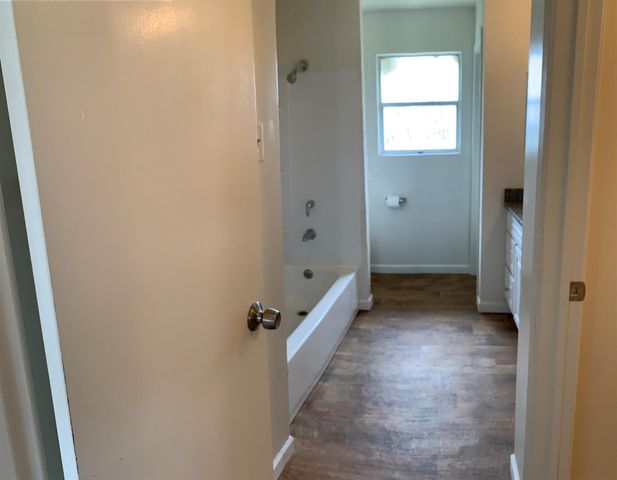 516 San Saba ST, Lockhart, TX 78644