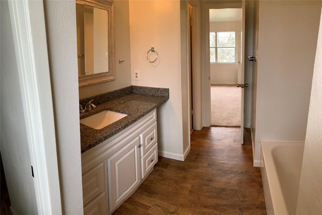 516 San Saba ST, Lockhart, TX 78644