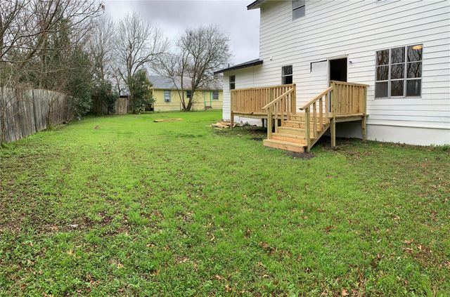 516 San Saba ST, Lockhart, TX 78644