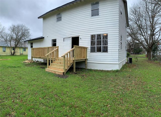 516 San Saba ST, Lockhart, TX 78644