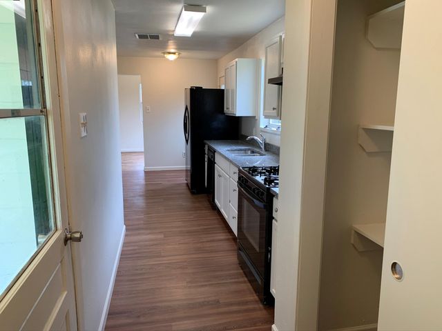 516 San Saba ST, Lockhart, TX 78644