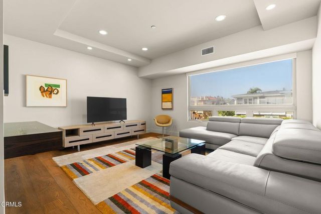 827 Mandalay Beach Road, Oxnard, CA 93035