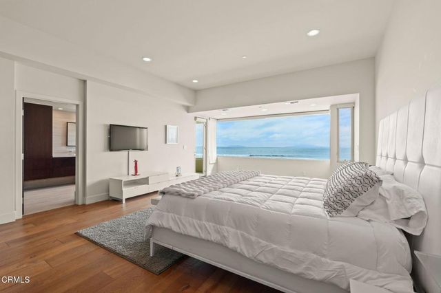 827 Mandalay Beach Road, Oxnard, CA 93035