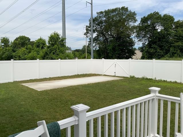 25 Damato Way, Agawam, MA 01001