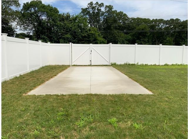 25 Damato Way, Agawam, MA 01001