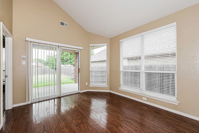 8421 Miramax Trail, Dallas, TX 75249