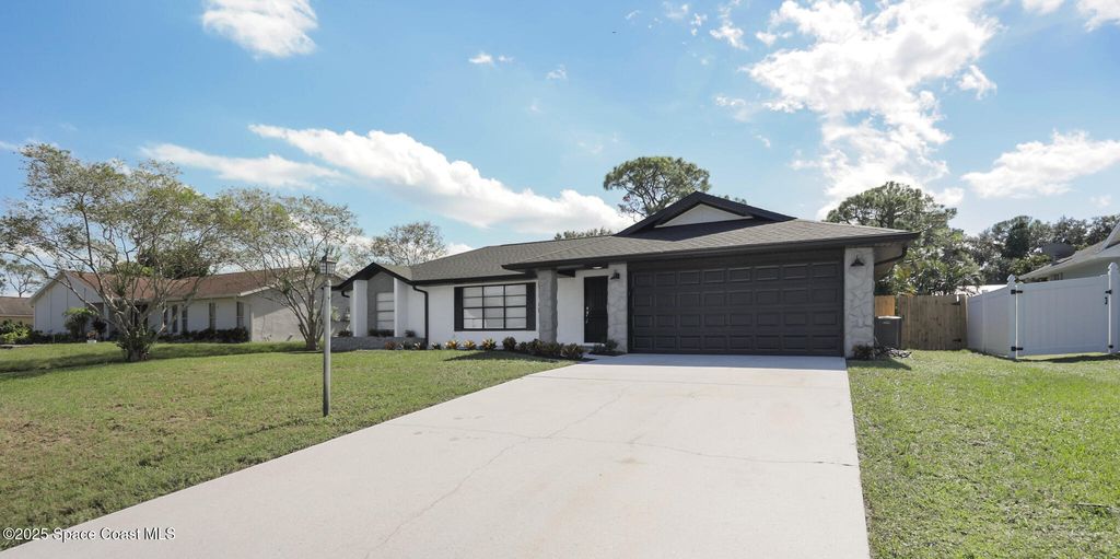 960 Canton Street NW, Palm Bay, FL 32907