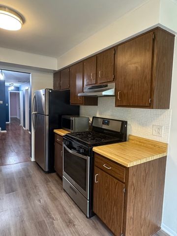 871 Cross Creek Court C3, Roselle, IL 60172