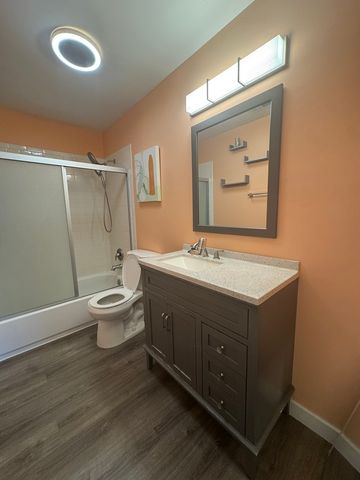 871 Cross Creek Court C3, Roselle, IL 60172