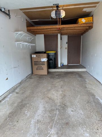 871 Cross Creek Court C3, Roselle, IL 60172