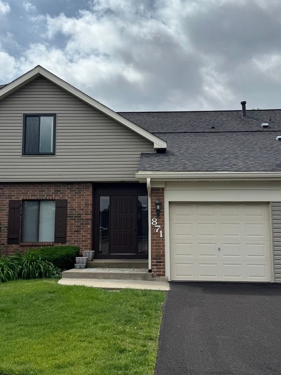 871 Cross Creek Court C3, Roselle, IL 60172
