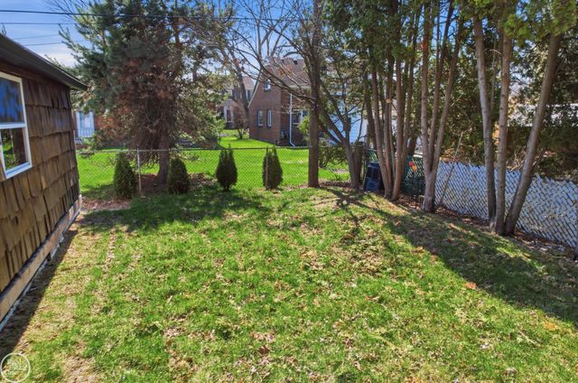 22422 Lakeland Street, St Clair Shores, MI 48081