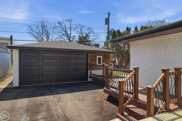 22422 Lakeland Street, St Clair Shores, MI 48081