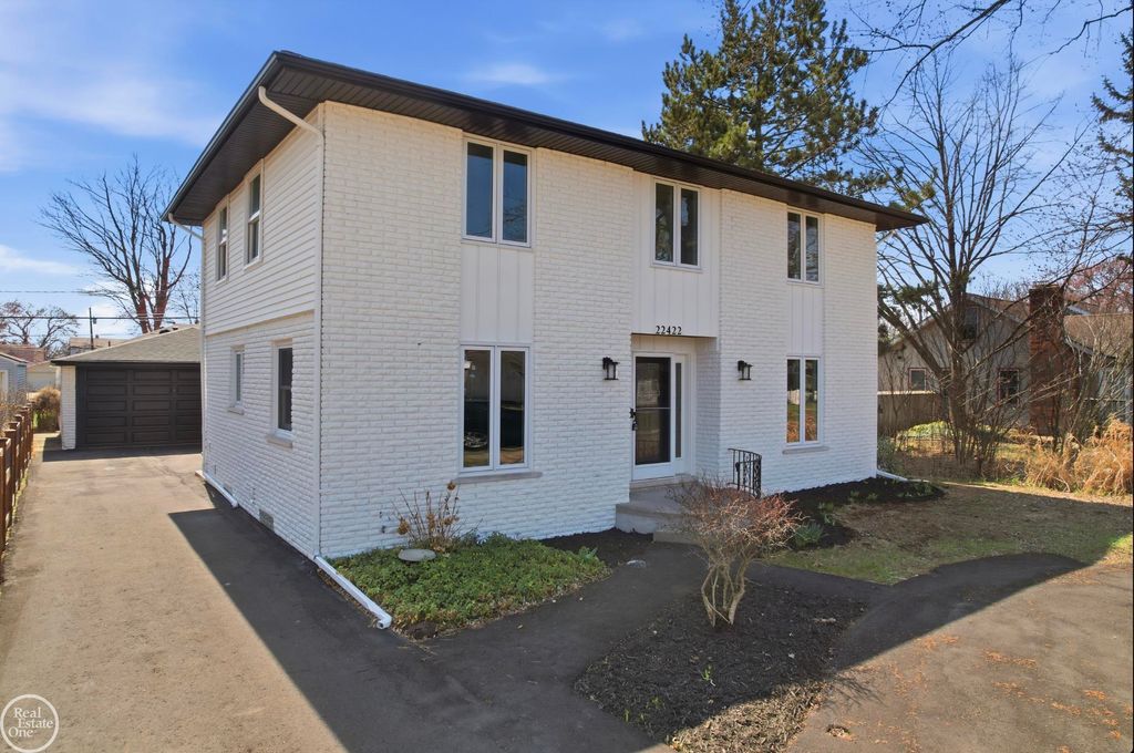 22422 Lakeland Street, St Clair Shores, MI 48081