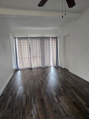 309 W Oak St, Perry, FL 32347