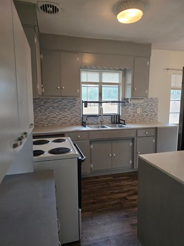 309 W Oak St, Perry, FL 32347