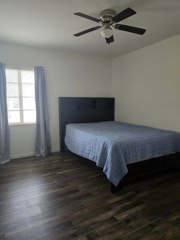 309 W Oak St, Perry, FL 32347