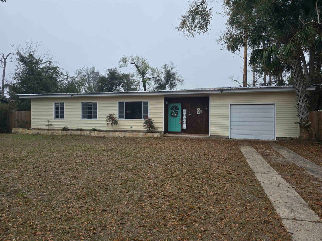 309 W Oak St, Perry, FL 32347