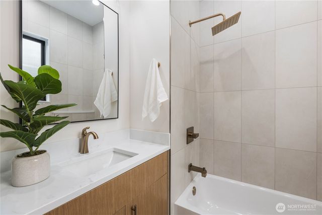 1207 145th Avenue SE, Bellevue, WA 98007