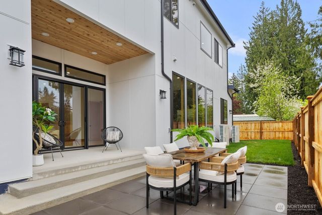 1207 145th Avenue SE, Bellevue, WA 98007