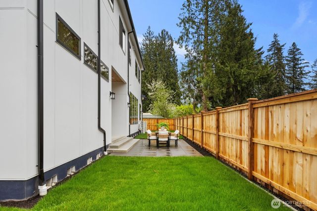 1207 145th Avenue SE, Bellevue, WA 98007