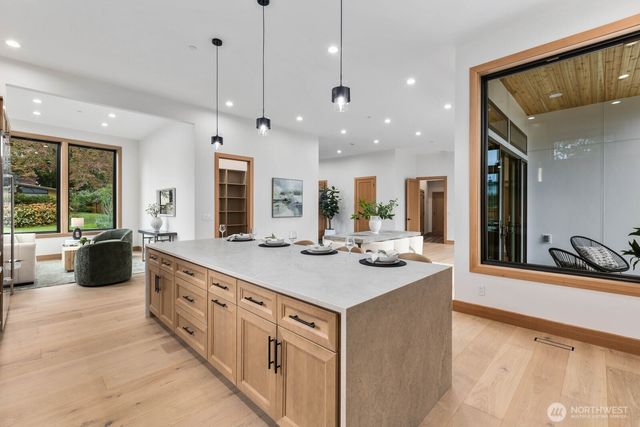 1207 145th Avenue SE, Bellevue, WA 98007