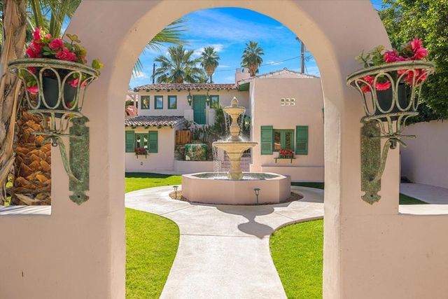 231 W El Camino Way, Palm Springs, CA 92264