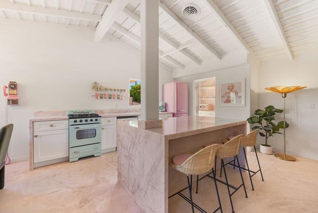 231 W El Camino Way, Palm Springs, CA 92264