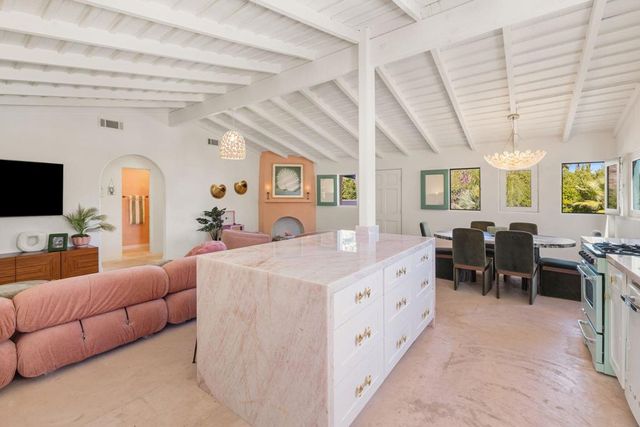 231 W El Camino Way, Palm Springs, CA 92264